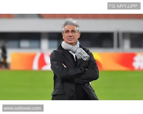 足球明星背后的引导者揭秘各大俱乐部教练的风采与成就